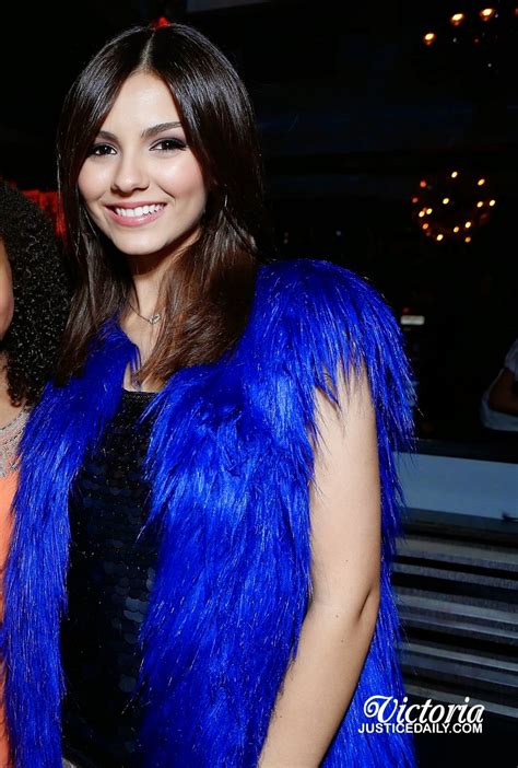 Celebs Galaxy Victoria Justice At Hailee Steinfelds Birthday Party