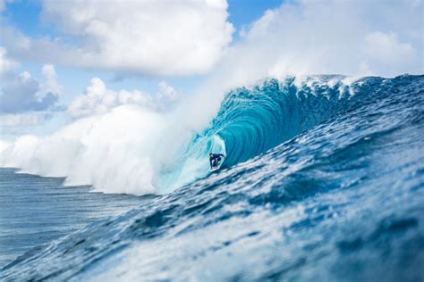 Thick Barrels At Teahupoo This Week Surfing