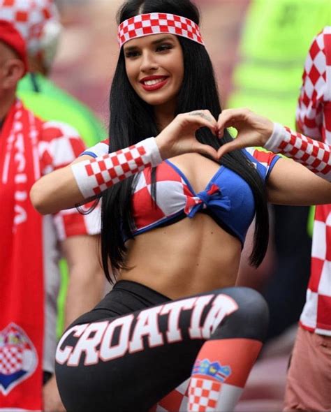 fifa world cup में मॉडल ने पहनी ऐसी ड्रेस कि अब लगाया जा सकता है जुर्माना देखें photos fifa