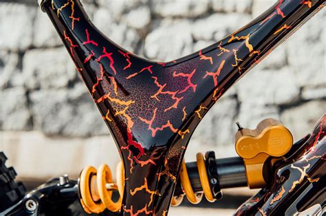 Second part of my bike check, talking about my link, the drive train, my wheels, some superbruni details, and my saddle. Loic Bruni's bike check 2017 Specialized S-Works