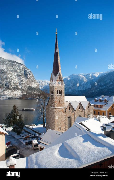 Austria Upper Austria Salzkammergut Hallstatt Lake Hallstatt