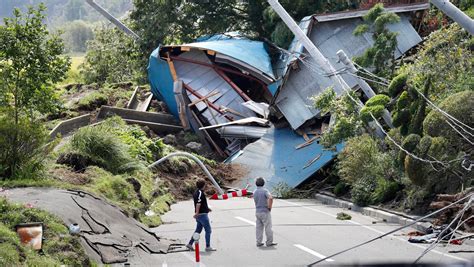 Wir haben das erdbeben in der nacht gespürt und hatten echt angst. schäden wurden bislang keine vermeldet, allerdings soll es bei der magnitude von. Nach Mega-Taifun: Starkes Erdbeben erschüttert Japan ...