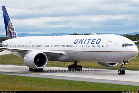 N2333u United Airlines Boeing 777 300er At Frankfurt Photo Id