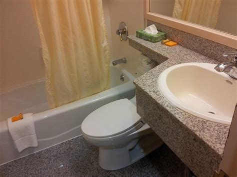 Learn how to say bathtub in spanish with audio of a native spanish speaker. Bathroom with bathtub - Picture of La Quinta Inn Queens ...