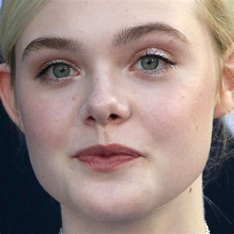 Elle Fanning Makeup Gold Eyeshadow And Pink Lip Gloss Steal Her Style