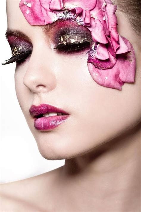 Pin By Cat6694 On Couleur Rose Creative Makeup Flower Makeup Urban