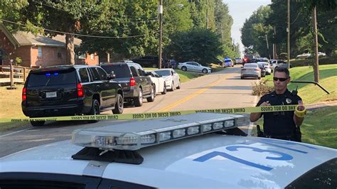 Memphis Shooting Two Deputies Injured Suspect Killed