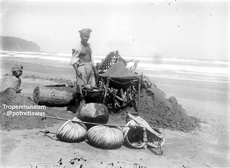 Foto Pembuat Garam Tradisional Di Yogyakarta Dari Laut