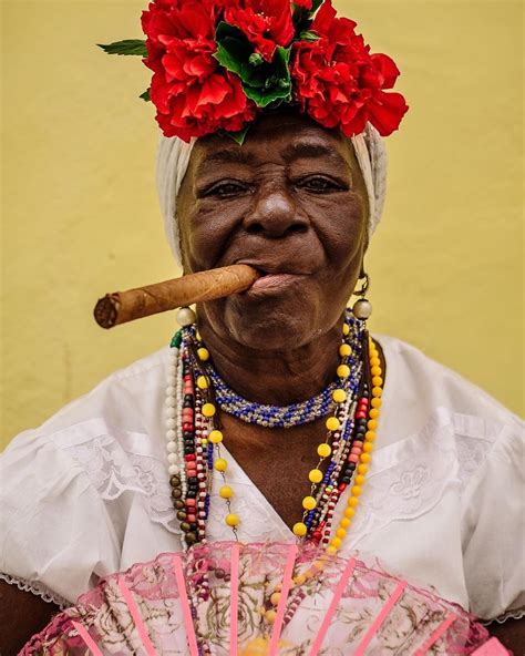 Álbumes 93 Foto Vestimenta De Cuba Hombre Y Mujer Mirada Tensa