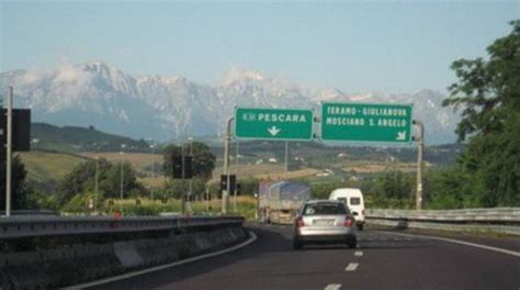 Its northern end is bologna (on the bypass with the tyrrhenian a1) and its southern ending is at taranto, bordering the adriatic coast and unifying historical local roads. 30 km contromano su A14 - Il Capoluogo