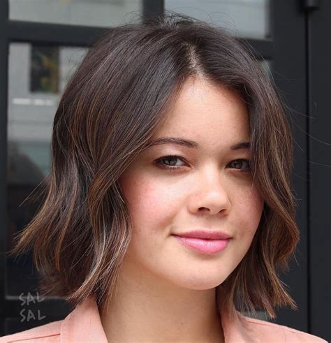 Top 60 Flattering Hairstyles For Round Faces Short Wavy Bob Short Curly Haircuts Round Face