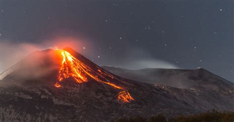 Clique no link da bio e encontre o presente ideal. video | Cu natura nu te pui: Imagini uimitoare cu erupția ...