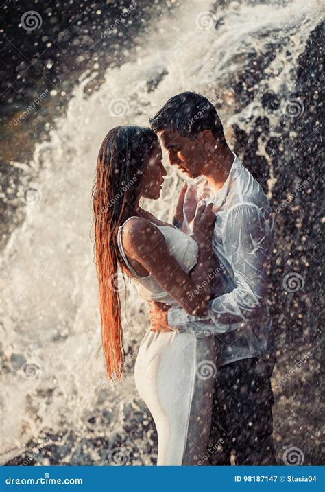Discover 133 Waterfall Couple Poses Super Hot Vn