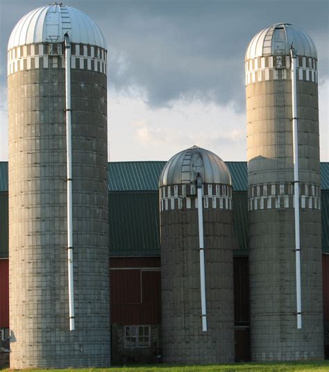 Silos definition the term silo generally refers to the large structures (most often seen in agriculture) used to separate different types of bulk materials, such as grain. An American Farm should have Grain Bins NOT Silos ...
