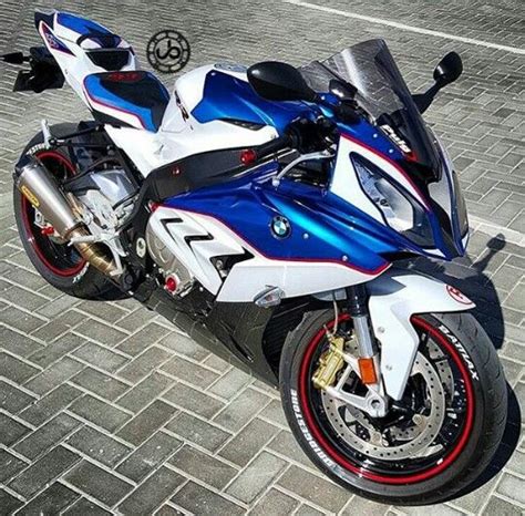 I'm not a fan of crotch rockets (i like to sit up when i ride, thank you) but this one was really interesting. 「BMW S1000RR.」のおすすめ画像 275 件 | Pinterest | Bmw s1000rr、バイク ...