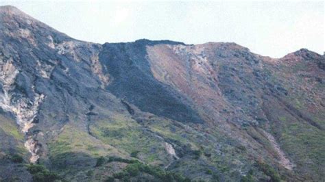 Aktivitas Gunung Ile Lewotolok Di Kabupaten Lembata Ntt Meningkat