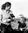 Jane Goodall y su hijo, Grub. ca 1976. Cortesía: CSU Archives/Everett ...