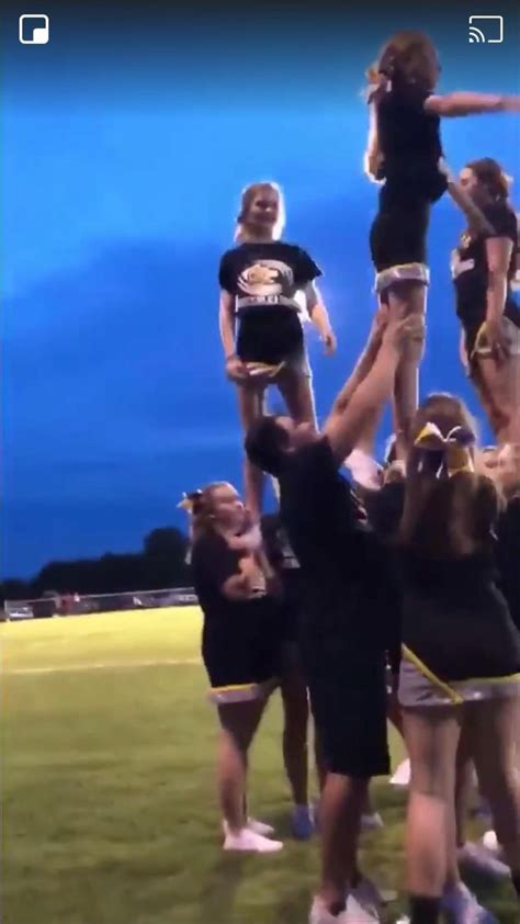 High School Cheer Cheer Stunts Cheer Pyramid Cheerleading Stunts