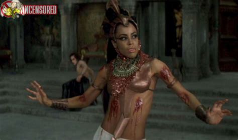 Naked Aaliyah In Queen Of The Damned
