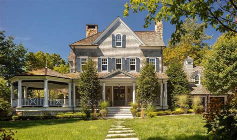 This Quaint Shingle Style Cottage Was Completely Renovated By Smiros