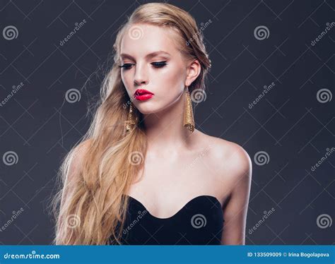 Beautiful Blonde Hair Woman Classic Style With Red Lips And Eyar Stock Image Image Of