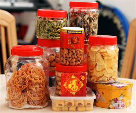 Traditional foods eaten during the spring festival are fish (the chinese word for 'fish' sounds like the word for 'surplus,' so the eating of iconic landmarks around the world such as the tokyo tower and the london eye will turn red to mark the new year. 5 Effortlessly Healthy Snacks for Chinese New Year ...