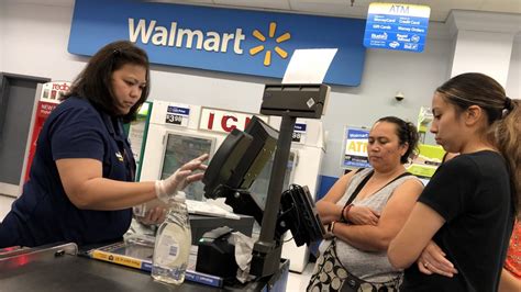 Workers Reveal What It S Really Like To Work At Walmart
