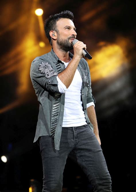Скачай tarkan yolla (pop orient mix) (2019) и tarkan her sey fani (mahmut orhan remix) (2019). Megastar Tarkan Vadistanbul festival alanında Women's Style'da