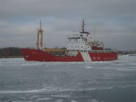 Griffon Griffon Canadian Coast Guard Breaking Ice In Det Flickr