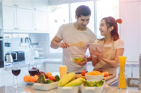 10 Essential Tips For Developing A Healthy Relationship With Food