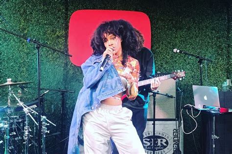 Sza Performs Drew Barrymore And More At Pre Bet Warm Up Concert