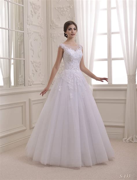 Abito da cerimonia formale in velluto verde scuro. Emélie abiti da sposa prezzi bassi online - SposatelierSposatelier