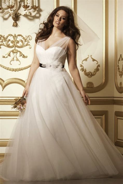 We offer pretty yet cheap large wedding dresses uk for big girls to stun on the big day! Plus Size Wedding Dresses: A Simple Guide - MODwedding