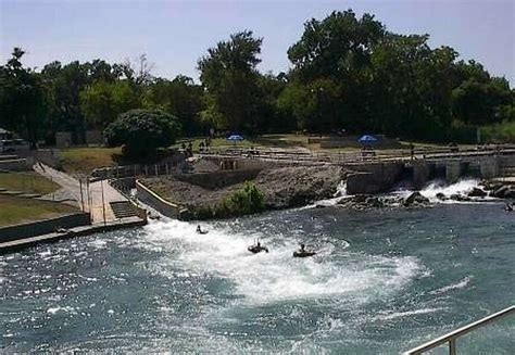 Summer Fun Comal Tubes Offers Free Tubing On The Comal River Houston