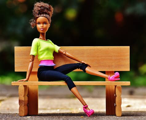 Tiny Shoulders Rethinking Barbie Um Document Rio Sobre A Reinven O