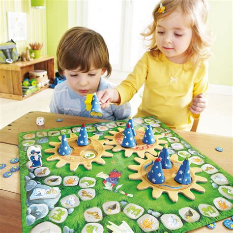Otros juegos para niños tienen temas de vacaciones para cada mes del año. Juguetes educativos para niños y niñas de 4 a 5 años