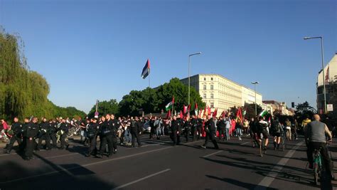 Pro-Palästina-Demo hält den Verkehr auf - B.Z. – Die Stimme Berlins