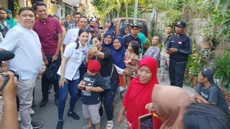 Blusukan Di Acara Pasar Murah Di Surabaya Angela Tanoesoedibjo Jadi