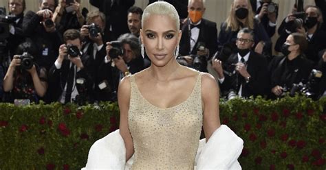 Kris Jenner Helped Kim Kardashian Out Of A Tight Spot With Marilyn Gown