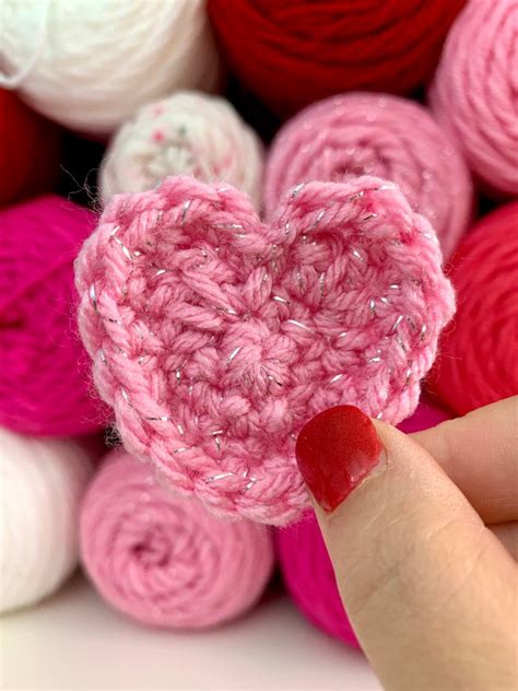 20 Quick And Easy Crochet Heart Applique Patterns Diyncrafty
