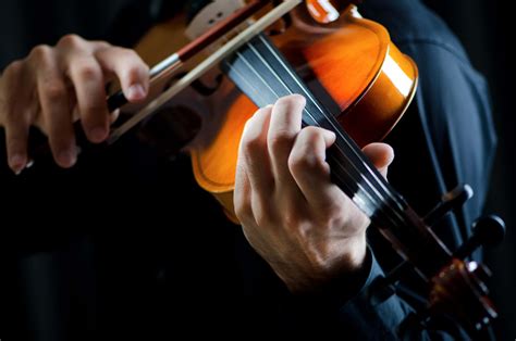 10 Easy Mozart Violin Pieces for Beginner Violinists
