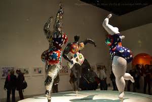 Exposition Niki De Saint Phalle Les Trois Grâces 1994 Une Fleur