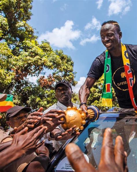 Sadio Mané De Retour à Bambali Son Village Natal Au Sénégal LÉquipe