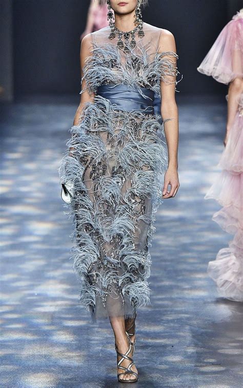 Wedding dresses with feathers are fanciful and glamorous. 35 Ostrich Feather Wedding Dresses for the Couture Bride ...