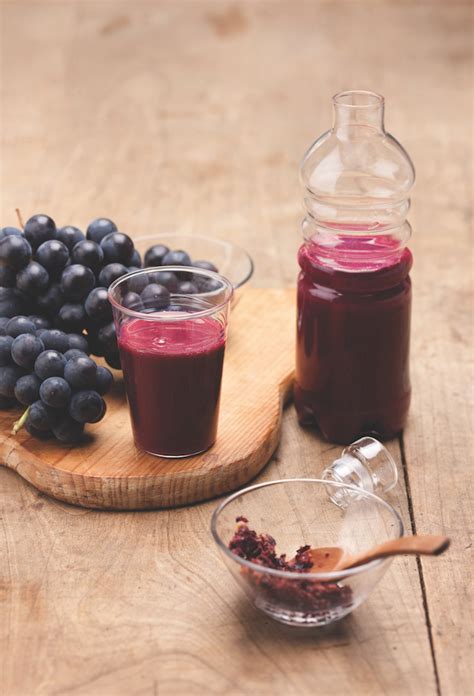 Start your day with one of these 3 easy smoothie recipes that require just 3 ingredients each! Easy 3-Ingredient Blueberry Smoothy Recipe