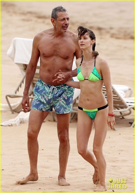 Jeff Goldblum S Shirtless Beach Body Is Far From Extinct At Photo