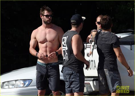 Chris Hemsworth Is Super Hot Naked Male Celebrities