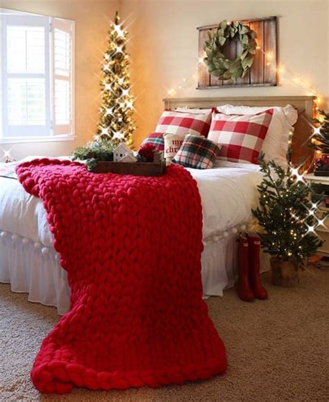 50 Cozy And Festive Christmas Bedroom Decorations To Keep Up All Holiday