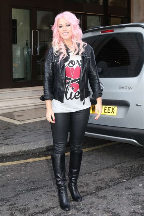 Amelia Lily Picture