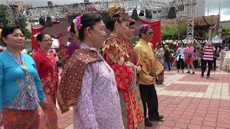 Nyonya bermaksud wanita peranakan manakala baba merujuk kepada lelaki peranakan. Baba Nyonya Marriage - Cultural Festival 2017 Temasya ...